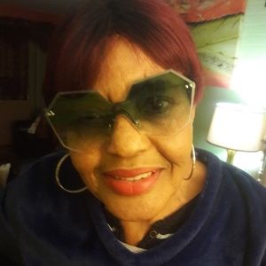 Sunglasses with colored lens